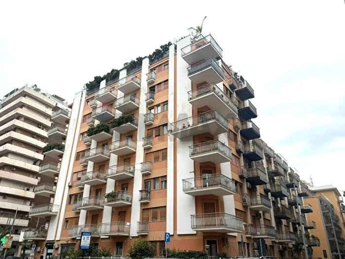 Appartamento con 5 locali in vendita in Via Giuseppe Alessi, Palermo