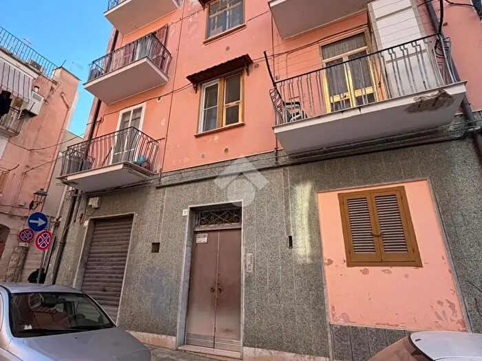 Appartamento trilocale in vendita in Via Magenta, Barletta