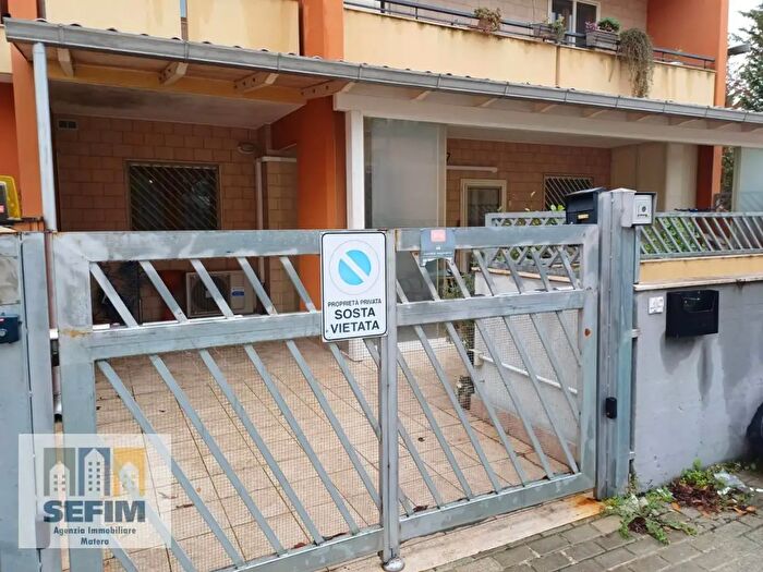 Appartamento quadrilocale in vendita in Via Nino Rota, Matera