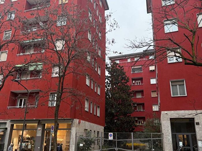 Appartamento trilocale in affitto in Via Tavazzano, Certosa, Milano