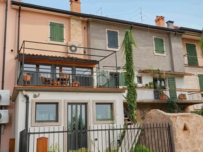 Casa quadrilocale in vendita in Via S Pancrazio, Caprino Veronese