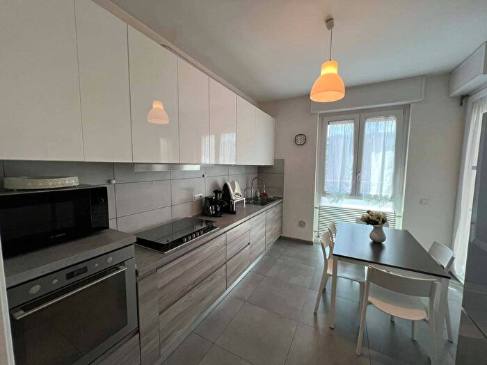 Appartamento trilocale in affitto in Via Plezzo, Udine, Milano