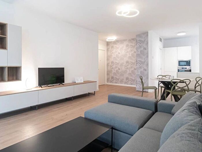 Appartamento con 5 locali in affitto in Via Ippodromo, Gallaratese, Milano