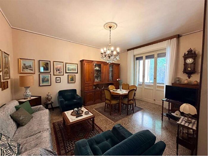 Appartamento trilocale in affitto in Piazza San Pietro in Ciel d'Oro, Centro Storico, Pavia