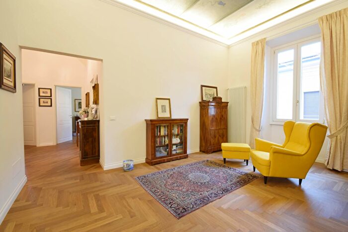 Appartamento con 5 locali in vendita in Prato