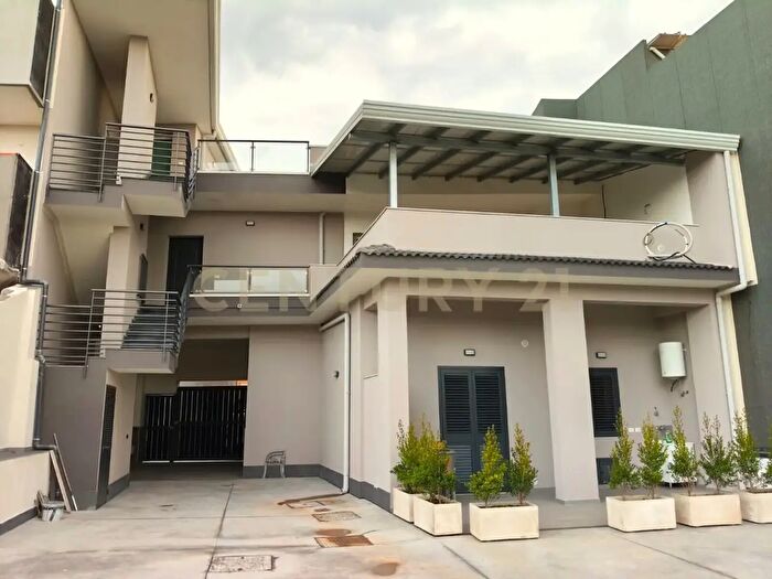 Casa con 5 locali in vendita in Acireale