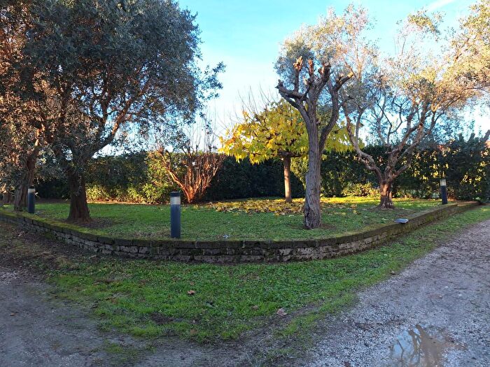 Casa con 10 locali in vendita in Cascina