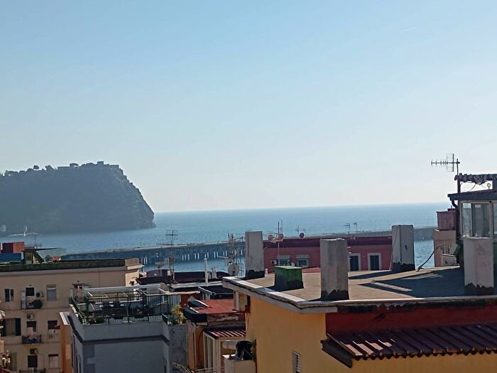 Appartamento bilocale in affitto in Via di Niso, Bagnoli, Napoli