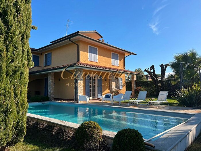Casa con 5 locali in affitto in Forte Dei Marmi