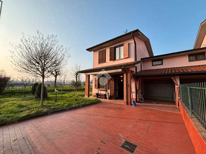 Casa quadrilocale in vendita in Via Edoardo Bosio, Agnadello