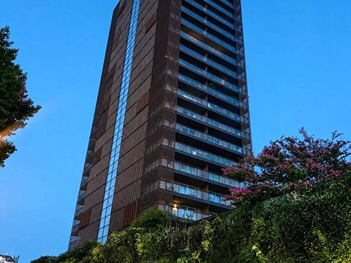 Appartamento trilocale in affitto in Via Carlo Imbonati, Dergano, Milano