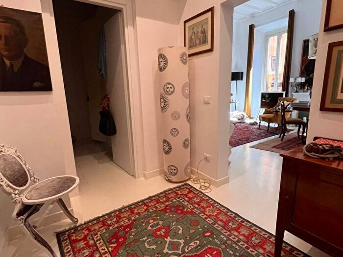 Appartamento bilocale in affitto in Via Giulia, Roma