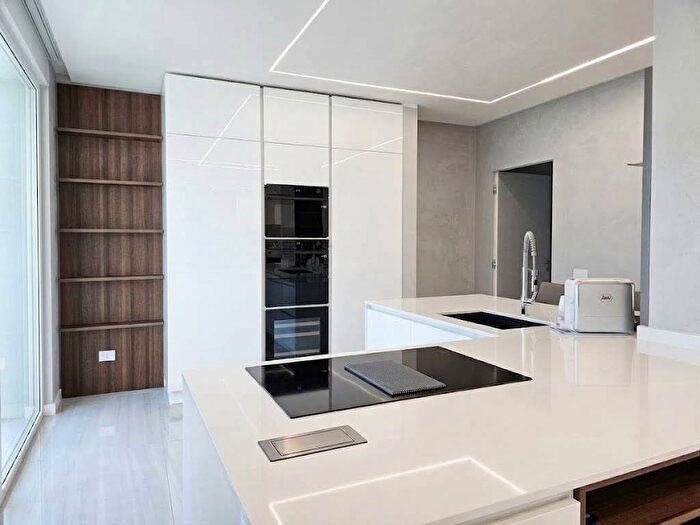 Appartamento quadrilocale in affitto in Via Giuseppe Meda, Corso San Gottardo, Milano