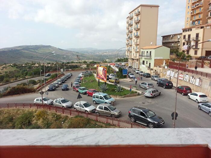 Appartamento con 13 locali in vendita in Via Dante, Agrigento