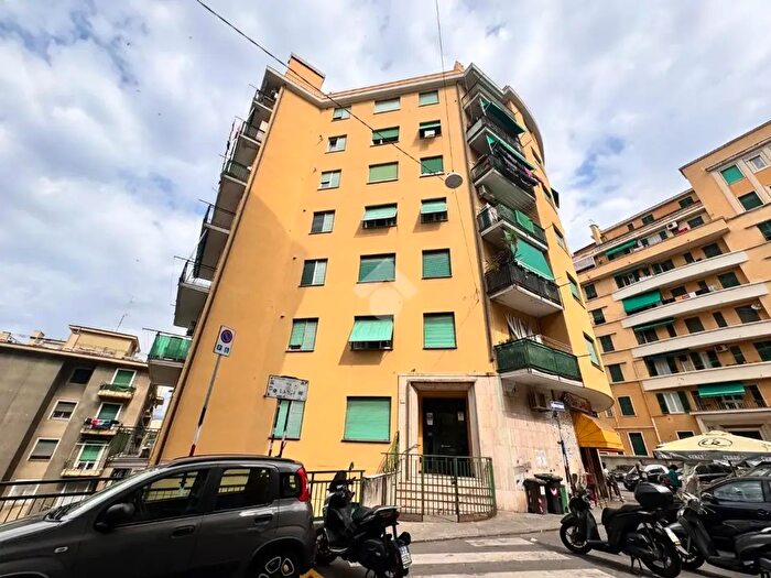 Appartamento con 6 locali in vendita in Via dei Landi, Genova