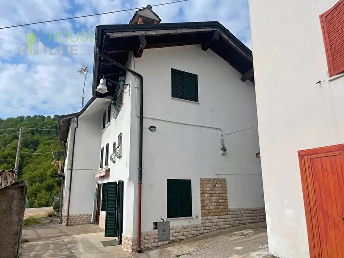 Casa trilocale in vendita in Valli Del Pasubio