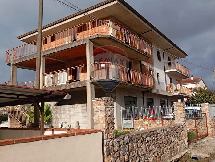 Casa con 7 locali in vendita in Santi Cosma E Damiano