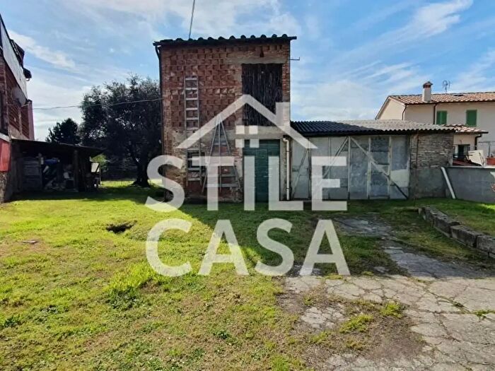 Casa con 5 locali in vendita in Lucca