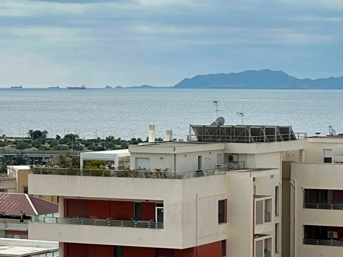 Appartamento con 5 locali in vendita in Viale Poetto, Cagliari