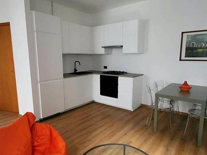 Appartamento trilocale in affitto in Via Lazzaro Palazzi, Porta Venezia, Milano