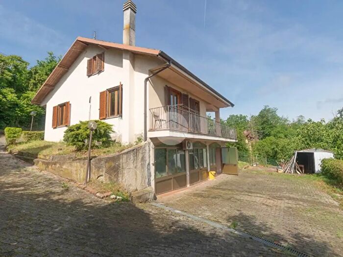 Casa con 6 locali in vendita in Via Mesteo, Montafia
