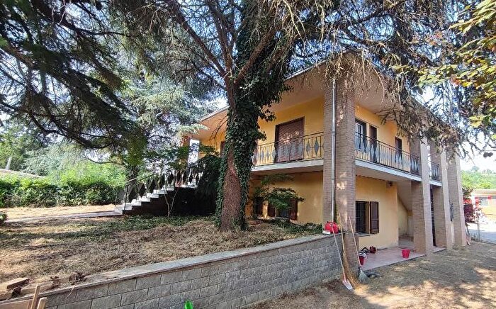 Casa con 11 locali in vendita in Canneto Pavese