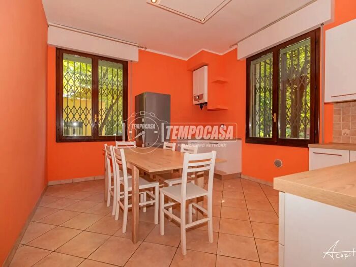 Appartamento trilocale in vendita in Via Domenico Cucchiari, Modena
