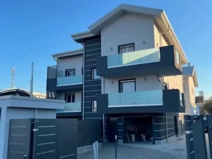 Appartamento quadrilocale in vendita in Via della Croce Rossa Italiana, Nova Milanese