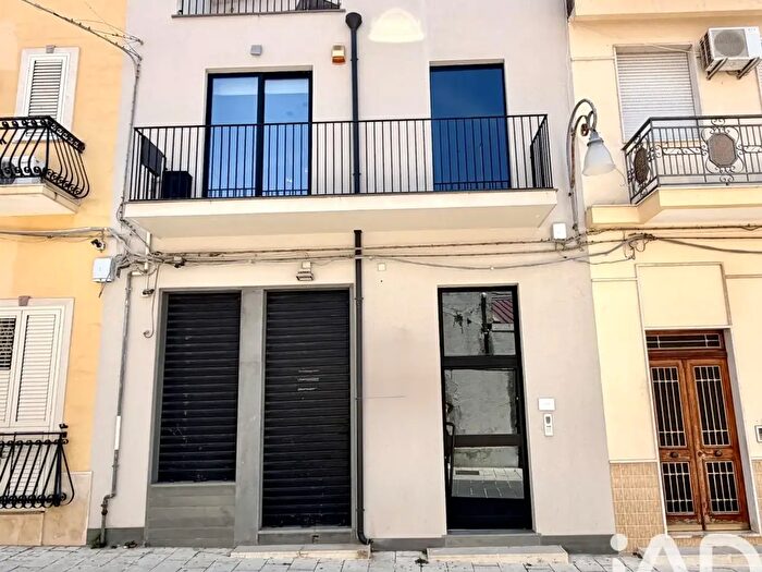 Casa con 6 locali in vendita in Corso Savoia, Rosolini