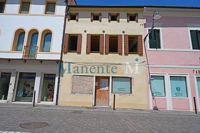 Casa trilocale in vendita in Piazza Settembre Noale, Noale