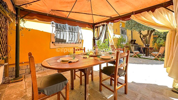 Casa con 11 locali in vendita in Via Cesare Biondi, Barga