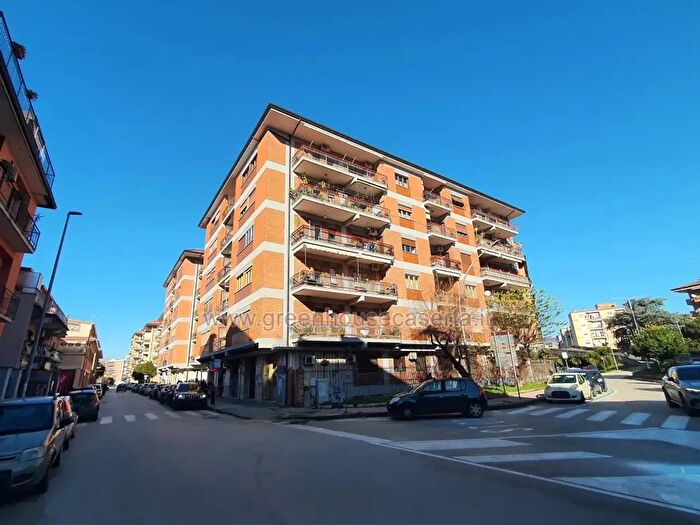 Appartamento con 5 locali in vendita in Via Ferrarecce, Caserta