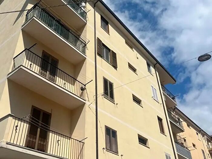 Appartamento con 6 locali in vendita in Via Gregorio Mattei, Catanzaro