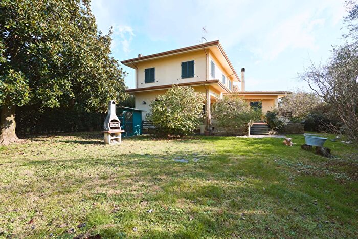 Casa in vendita in Montignoso