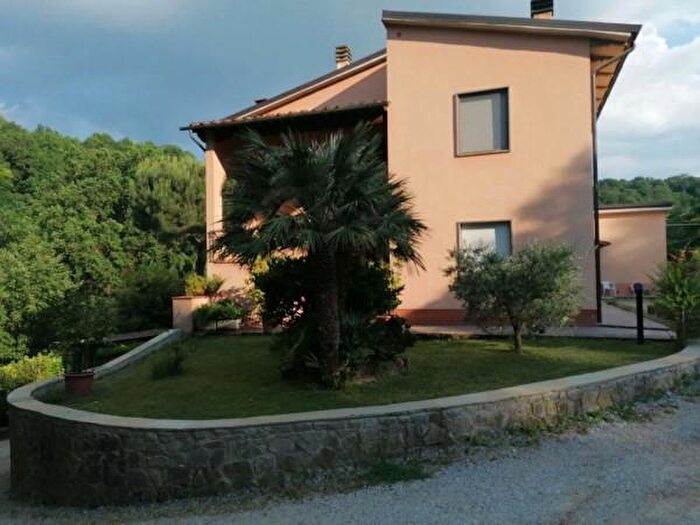 Appartamento con 5 locali in vendita in Via della Ginestra, Montevarchi