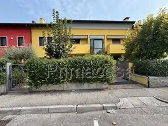 Appartamento con 6 locali in vendita in Corso Vittorio Emanuele Ll N, Villafranca Di Verona