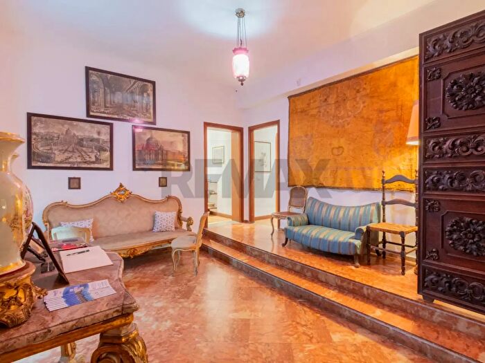 Appartamento con 7 locali in vendita in Via Maqueda, Palermo