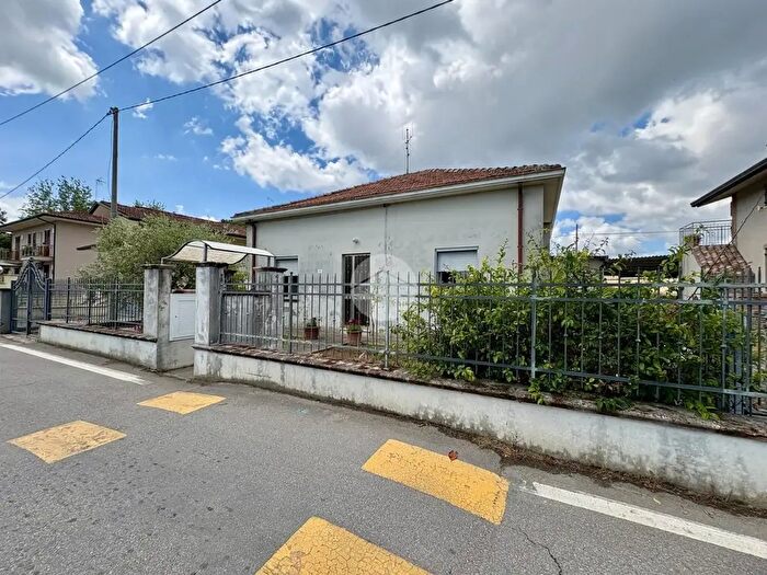 Casa quadrilocale in vendita in Via Apollonia, Rimini