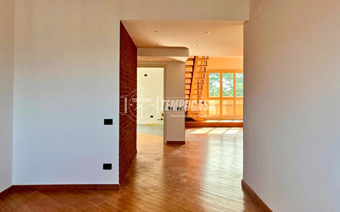 Appartamento con 5 locali in vendita in Via San Giacomo a, Casatenovo