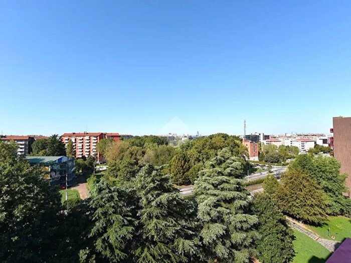 Appartamento trilocale in vendita in Via Mecenate, Milano