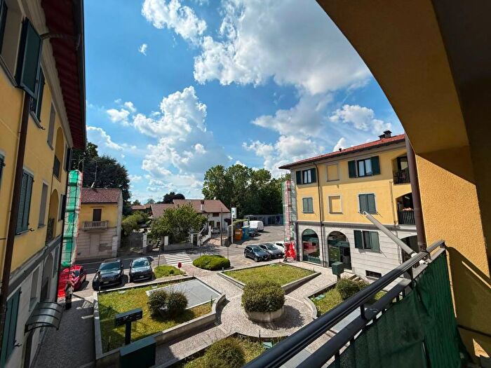 Appartamento trilocale in affitto in Lazzate