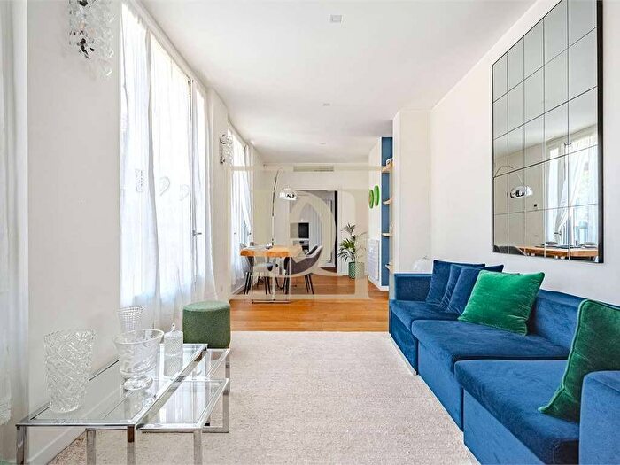 Appartamento quadrilocale in affitto in Borgonuovo, Brera, Milano