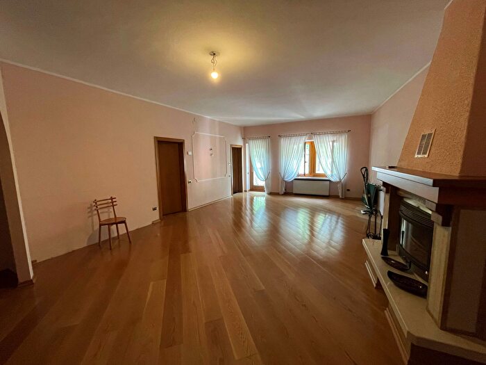 Appartamento con 7 locali in vendita in Via Zenatti, Ala