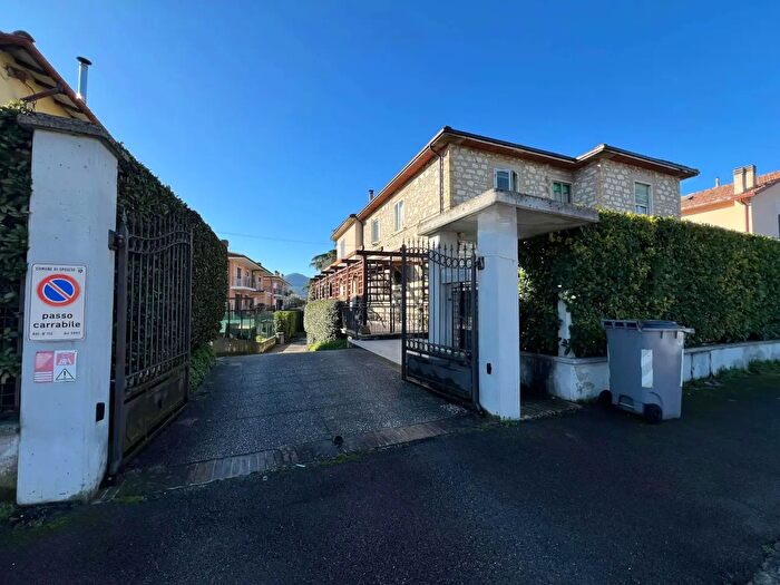 Appartamento con 8 locali in vendita in Spoleto