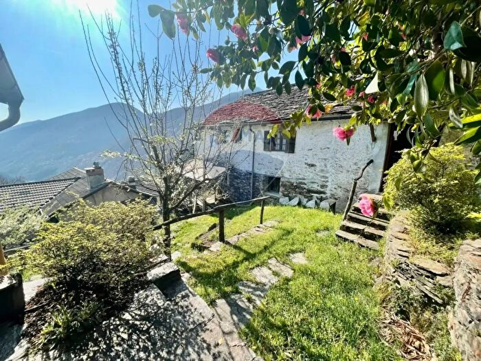 Casa con 10 locali in vendita in Valle Cannobina Falmenta, Valle Cannobina