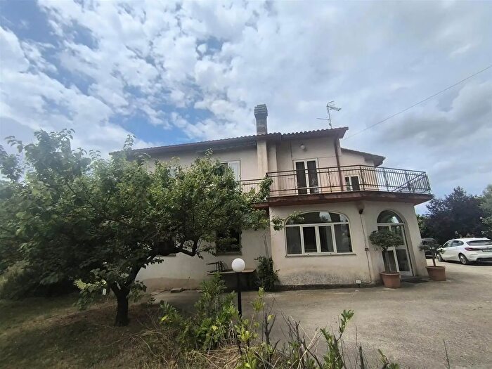 Casa con 5 locali in vendita in Montefiascone