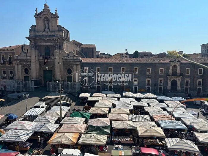 Appartamento quadrilocale in vendita in Piazza Carlo Alberto, Catania