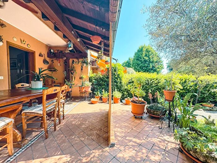 Casa quadrilocale in vendita in Via Mario Bertona, Invorio