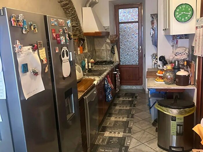 Casa con 6 locali in affitto in Massa