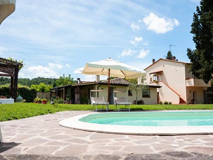 Casa con 14 locali in vendita in Via Vicinale di Pretenzano, Volterra